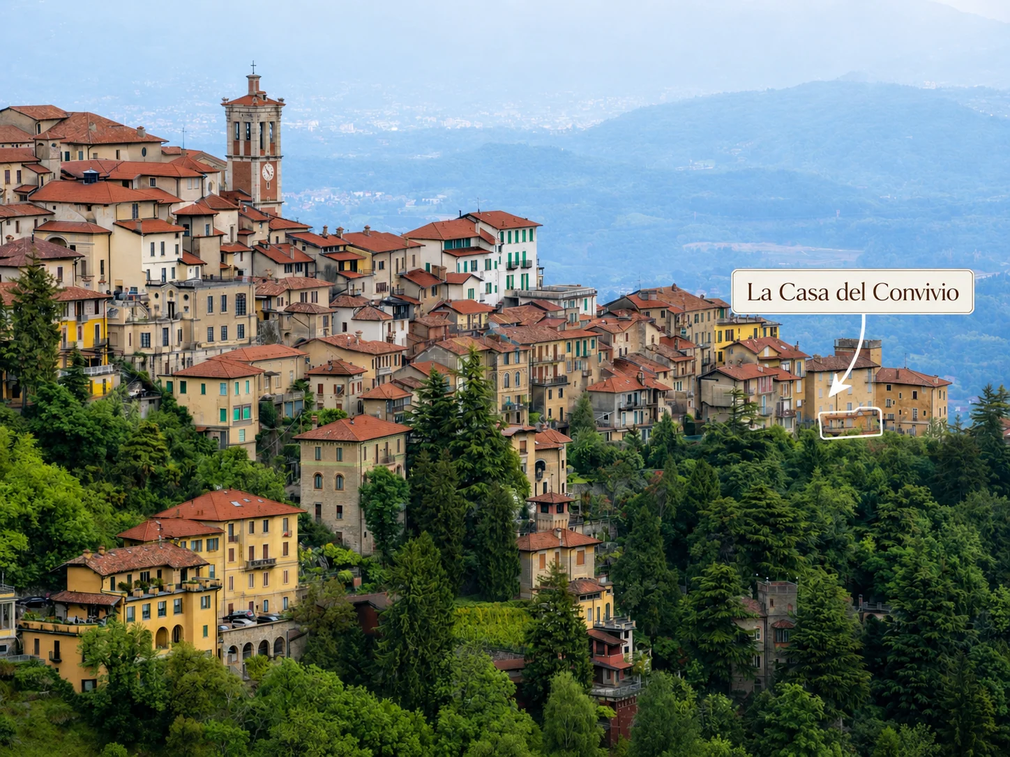 Panoramica del borgo del Sacro Monte con indicazione della casa